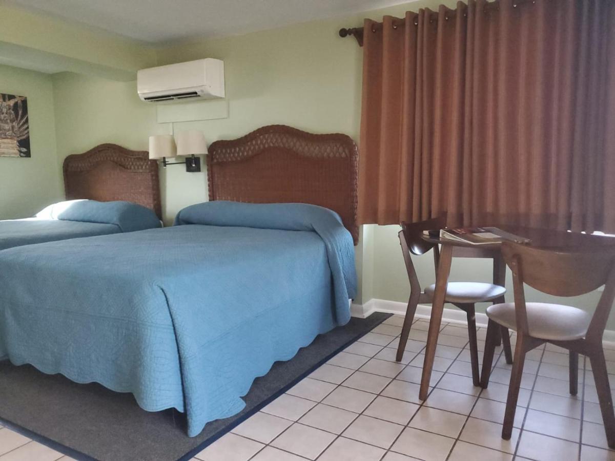 Ragged Edge & Marina Resort *